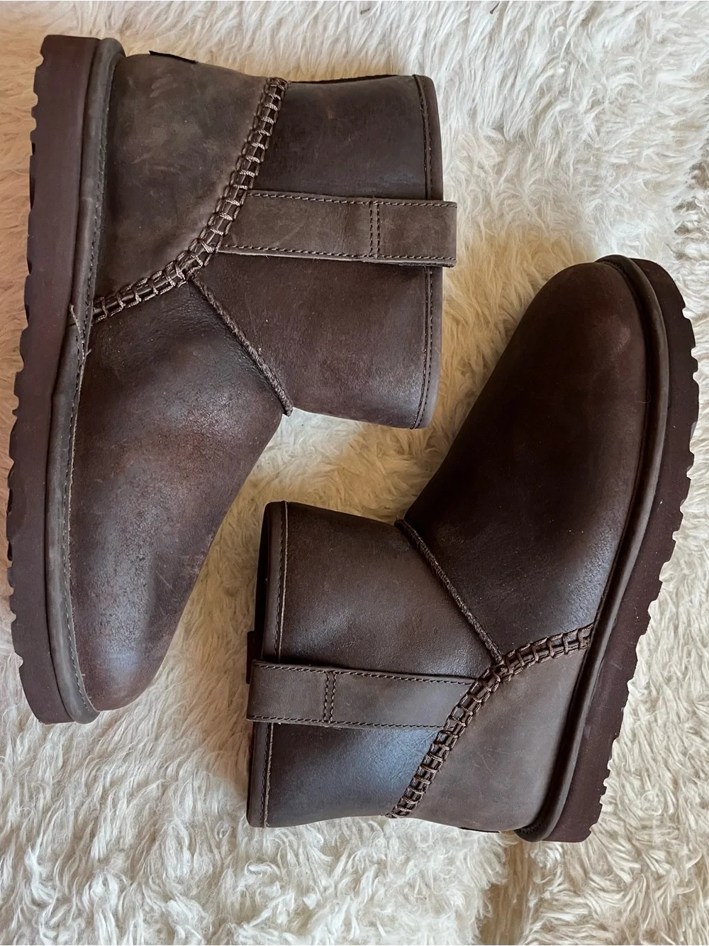 UGG Men’s Brown Australia Classic Mini Stitch Sz 8